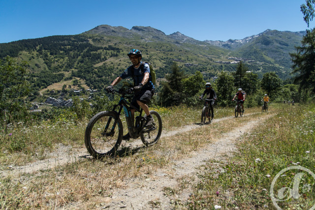 640x480_vtt-de-descente-vtt-electrique-val-bike-valloire-reservations-30318237-30329277-30329281